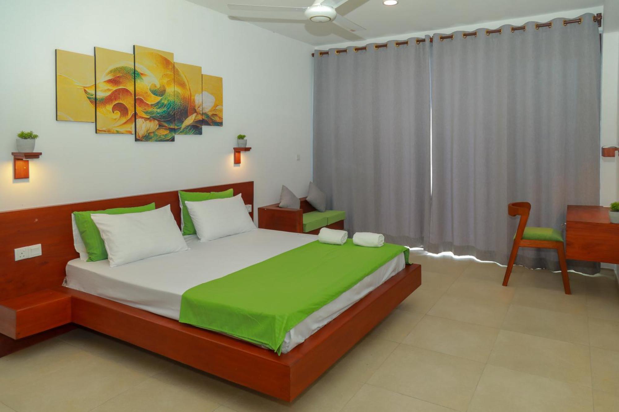 Traveller'S Hotel Hikkaduwa Exterior photo